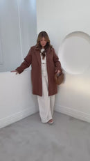 Sobretudo Paola Marrom